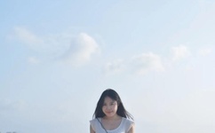 半夜年轻人看B站短视频软件